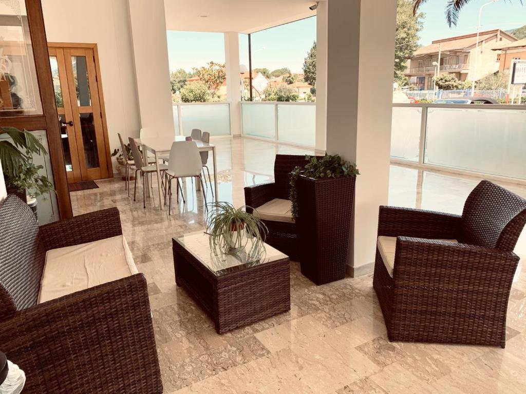 Hotel Vallisdea 萨拉孔西利纳 外观 照片