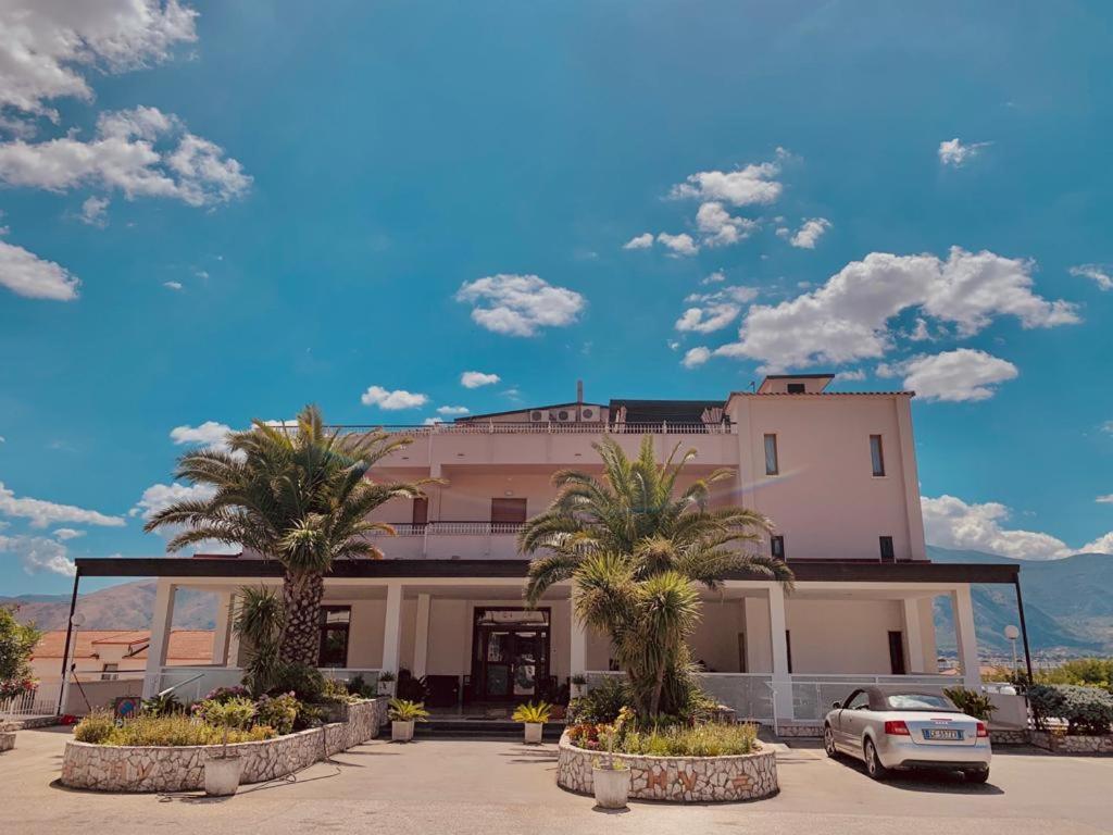 Hotel Vallisdea 萨拉孔西利纳 外观 照片