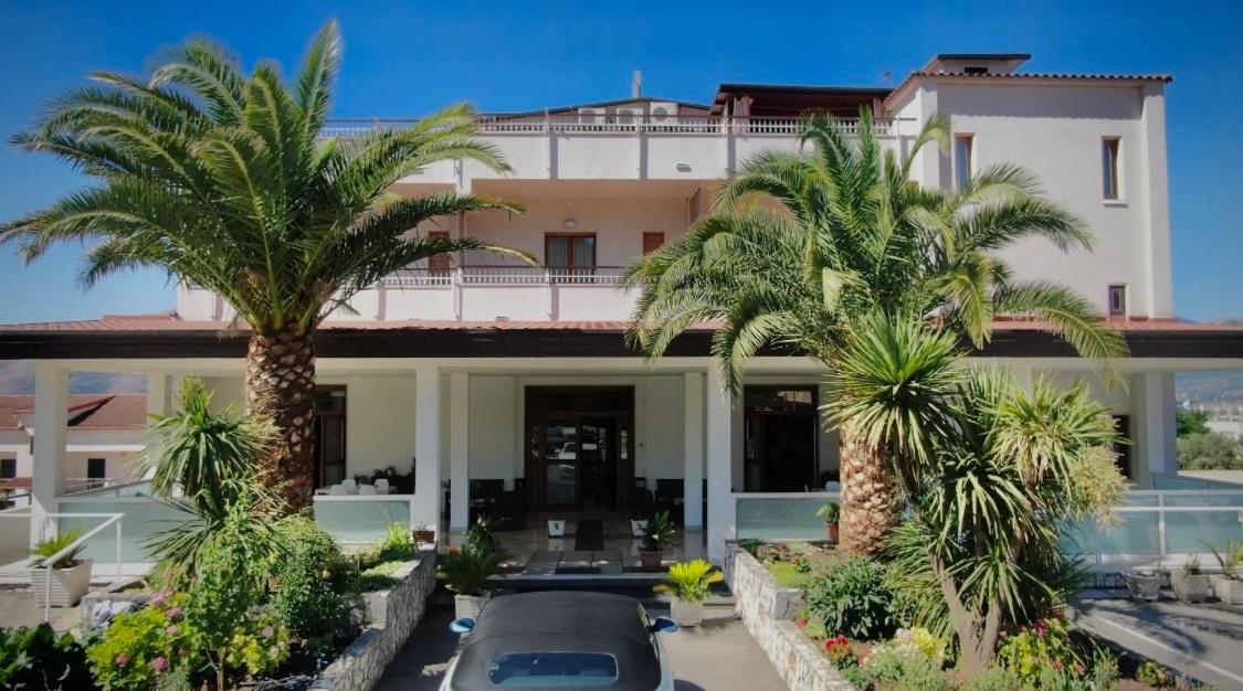 Hotel Vallisdea 萨拉孔西利纳 外观 照片