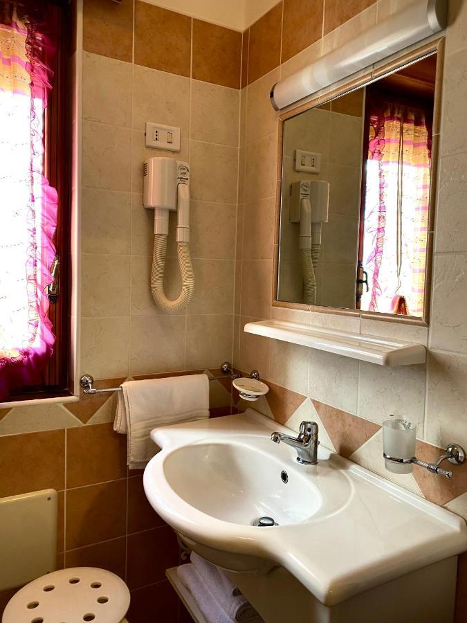 Hotel Vallisdea 萨拉孔西利纳 外观 照片