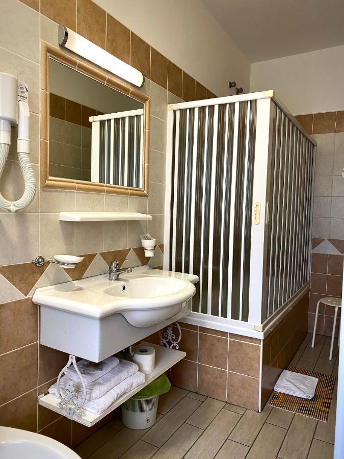 Hotel Vallisdea 萨拉孔西利纳 外观 照片