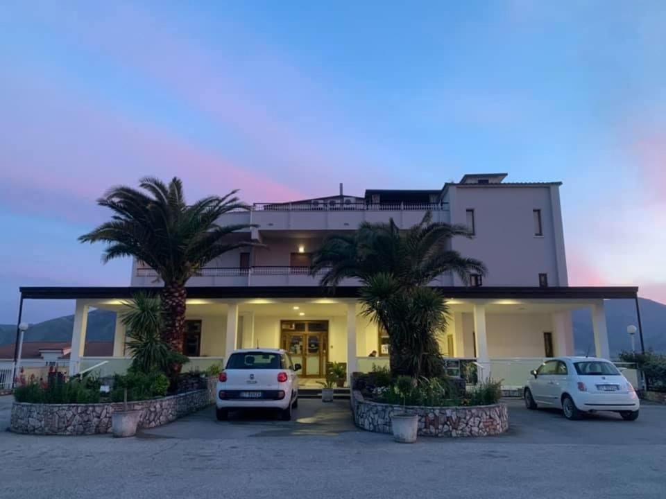 Hotel Vallisdea 萨拉孔西利纳 外观 照片